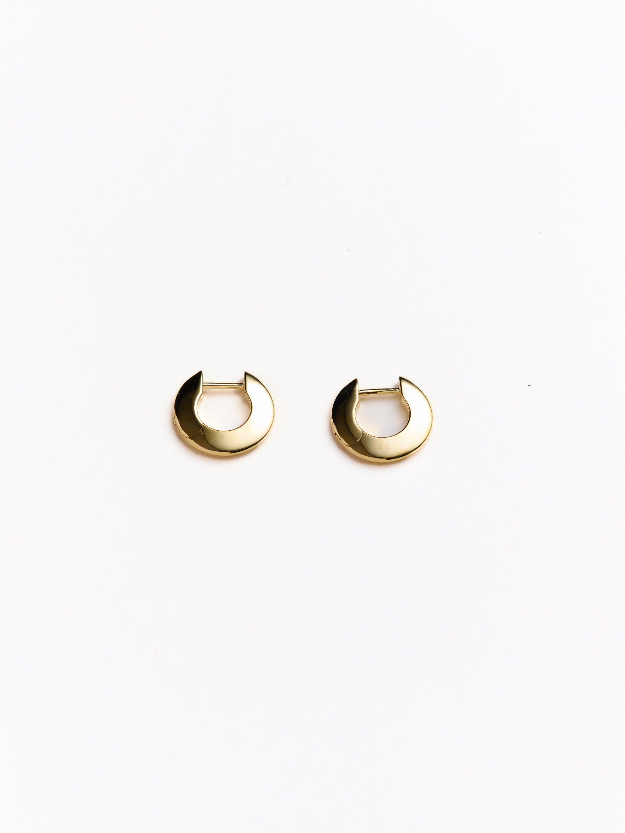 How to buy jewelry for someone else when you do not know their size