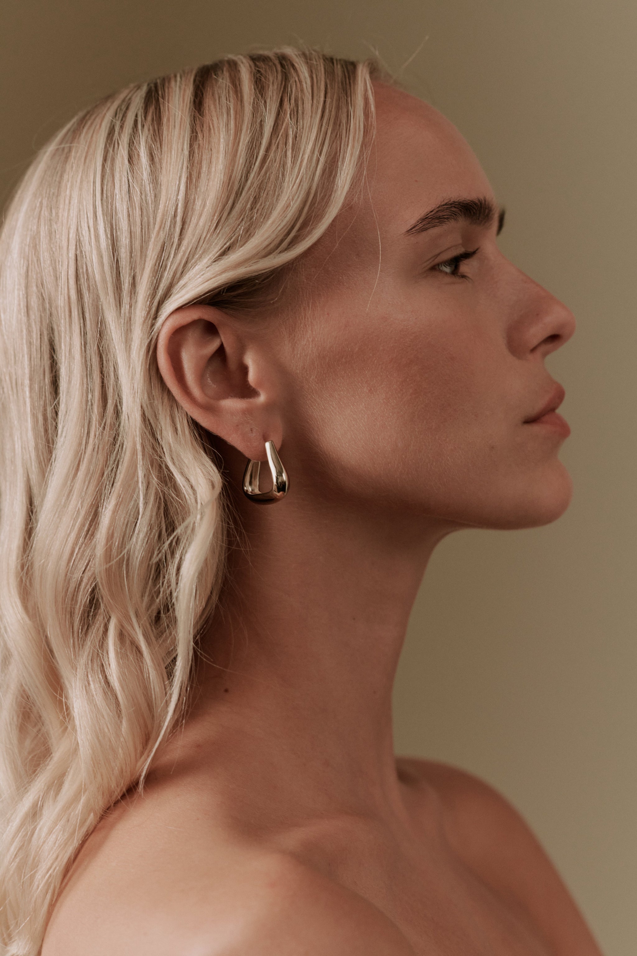 Lyle Medium Triangle single hoop in 14K recycled gold vermeil, view 2