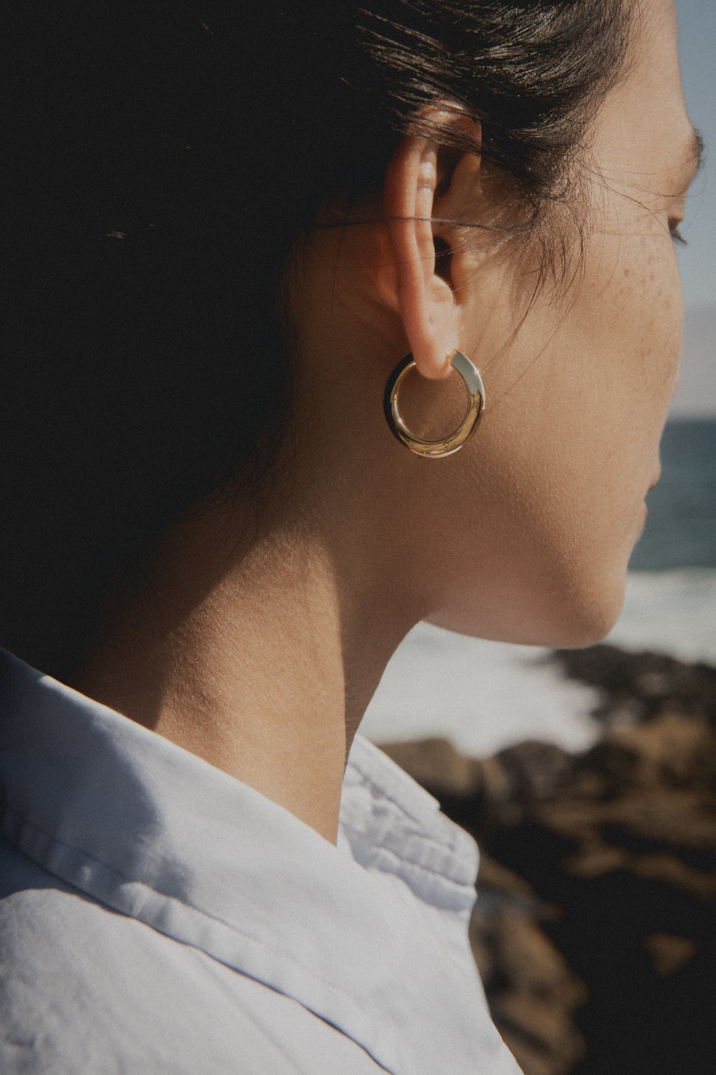 Talia Medium Hoop single earring in 14K recycled gold vermeil, view 2