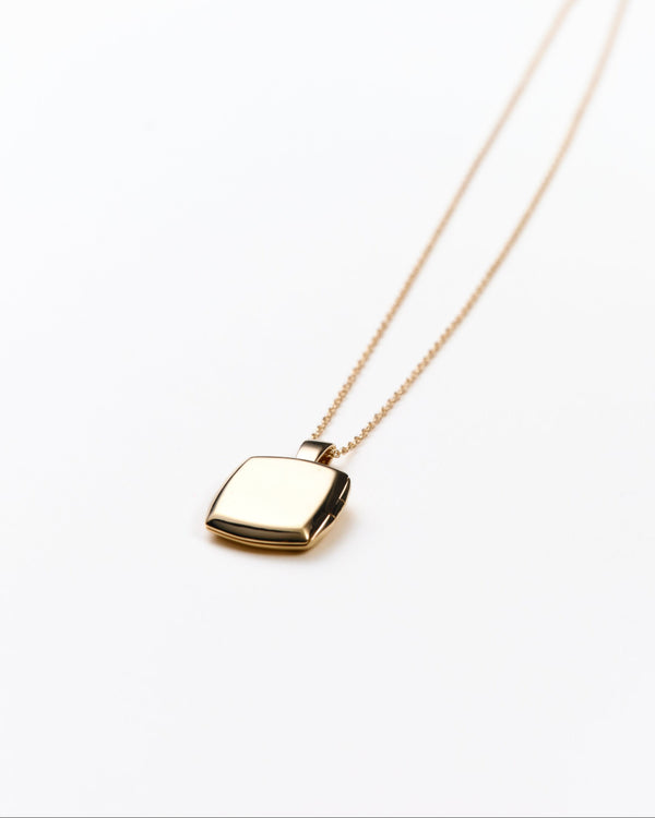Toni Simple Locket in 14k recycled gold vermeil