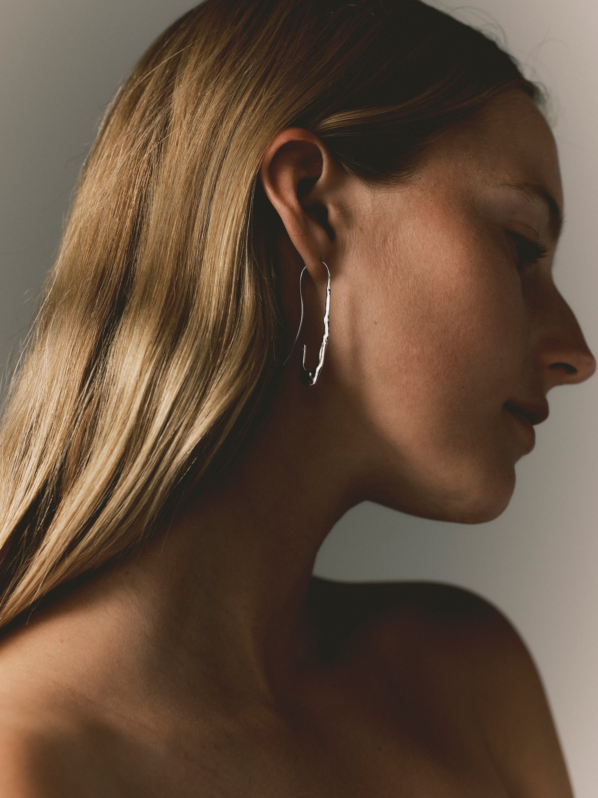 Sophia Large Paperclip single earring in 925 recycled sterling silver, view 2