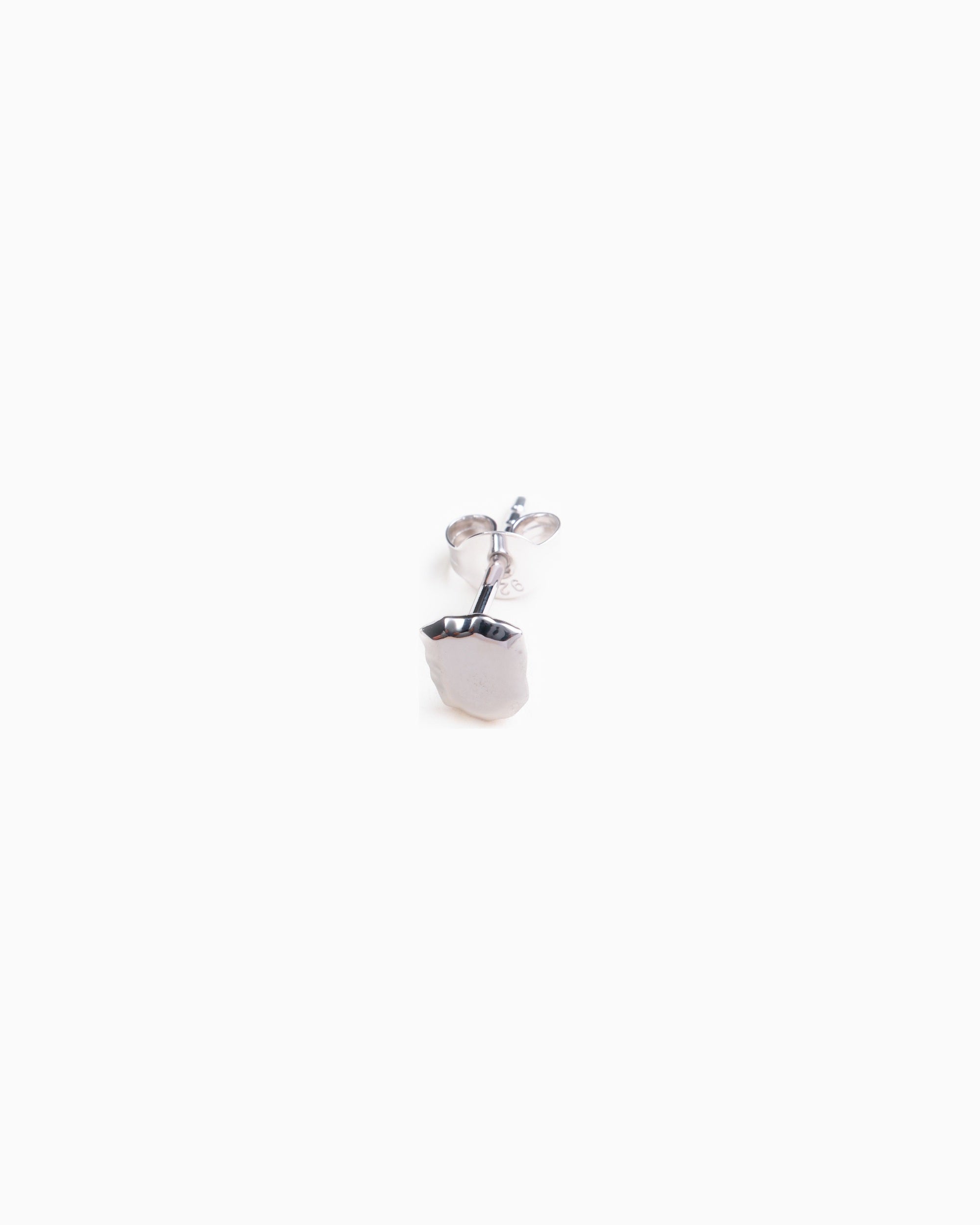 Nico Uneven single stud in 925 recycled sterling silver